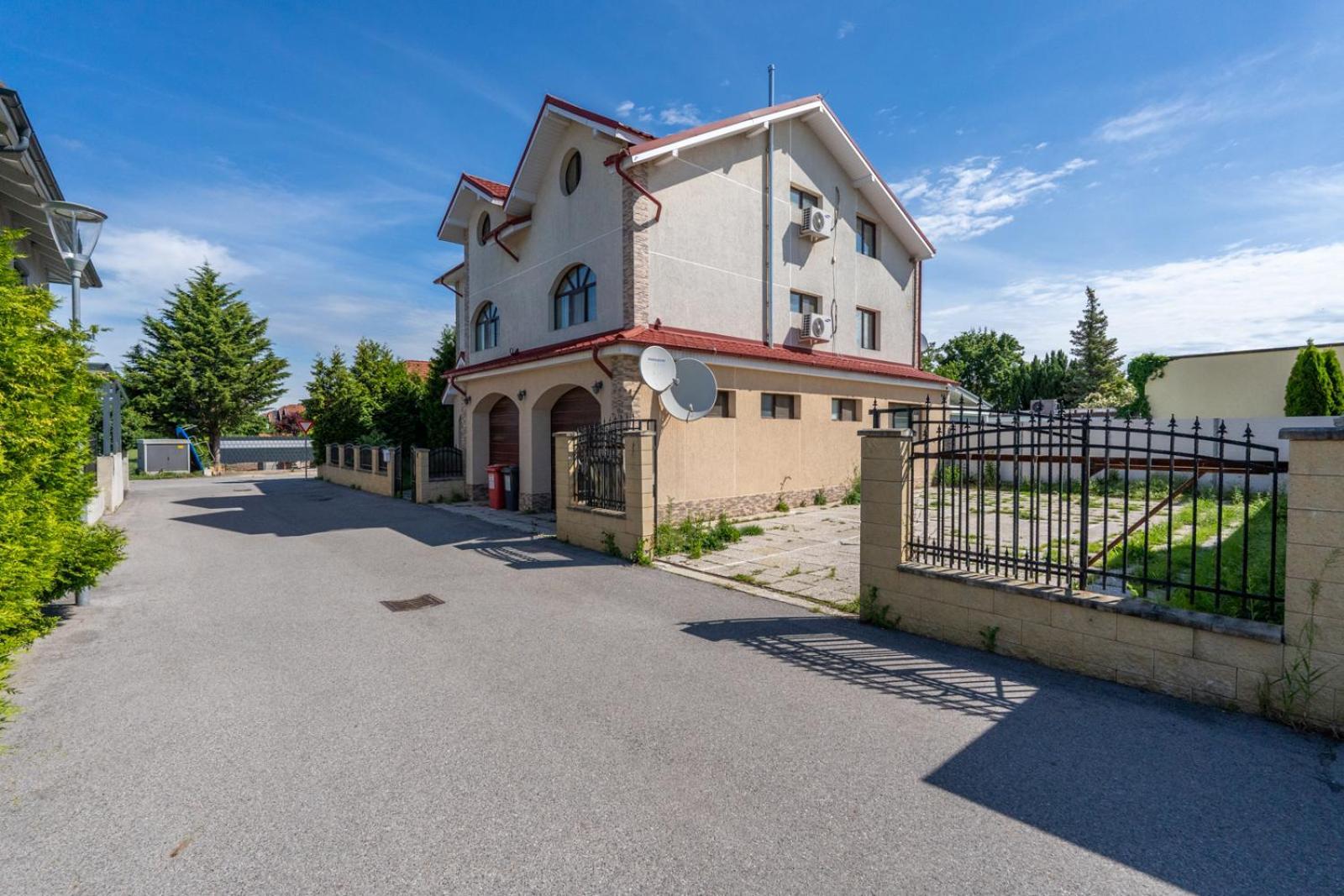 Farawayhomes Aparthotel Near Vienna Airport - Anytime Self Check-In Bruck an der Leitha Exteriér fotografie